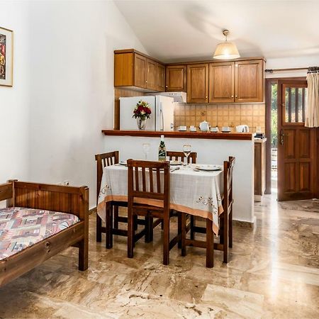 Areti Apartments Poros  Eksteriør billede