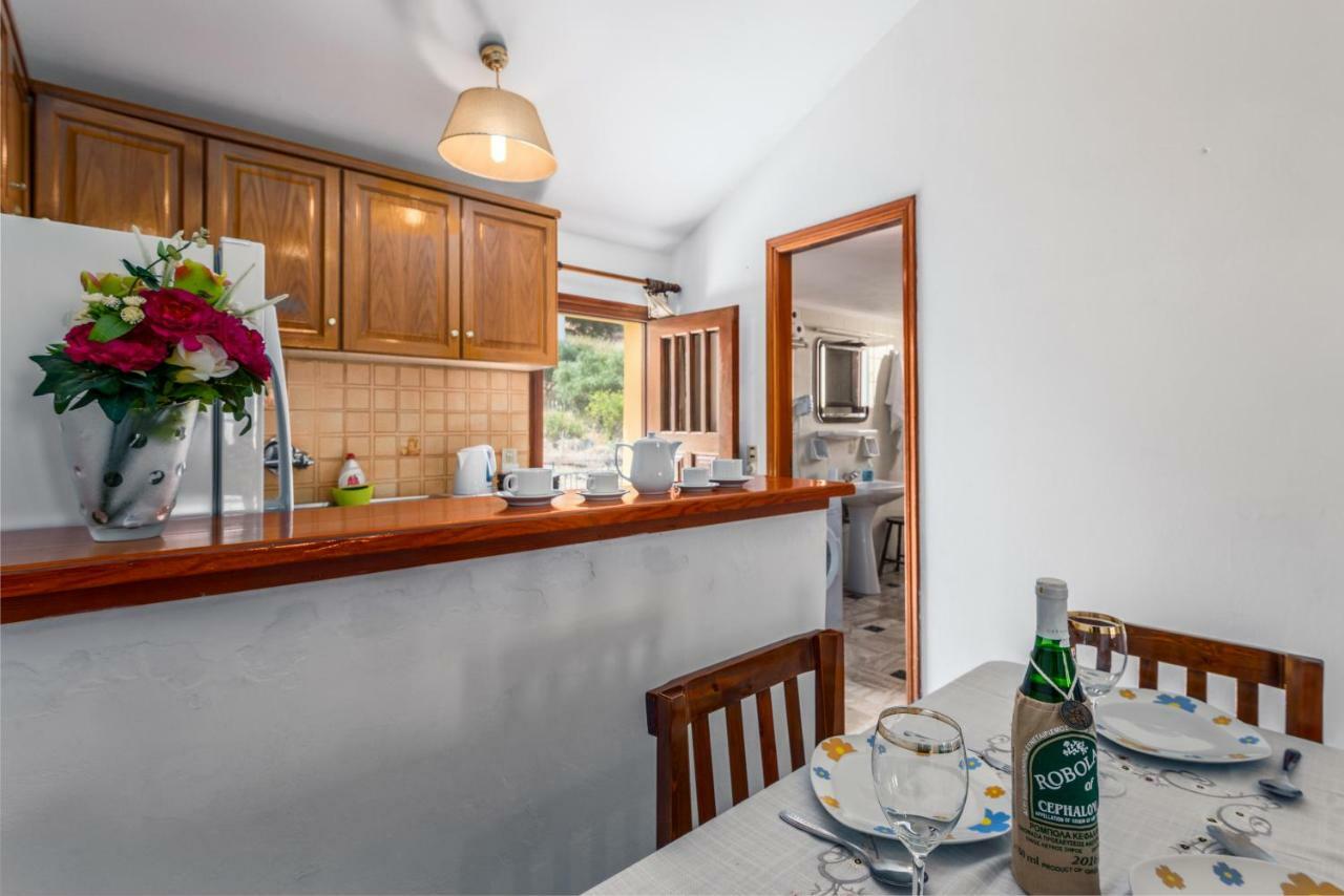 Areti Apartments Poros  Eksteriør billede
