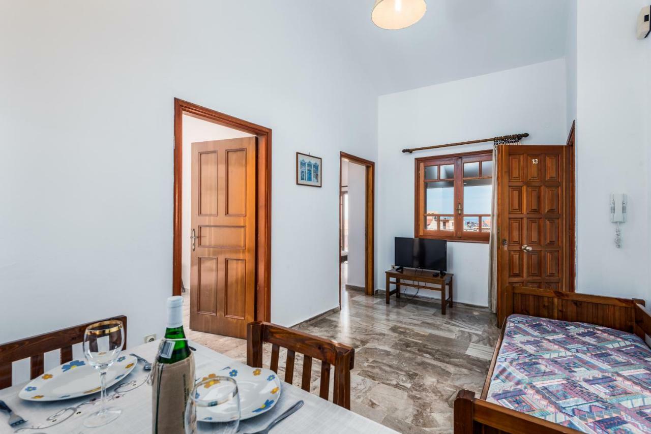 Areti Apartments Poros  Eksteriør billede