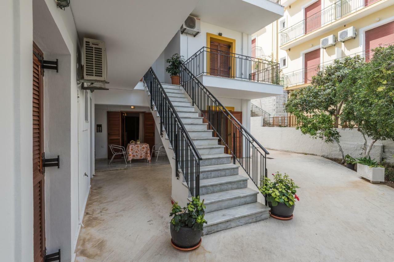 Areti Apartments Poros  Eksteriør billede