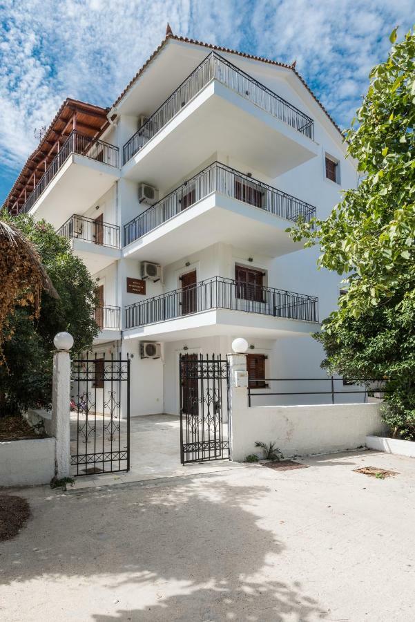 Areti Apartments Poros  Eksteriør billede