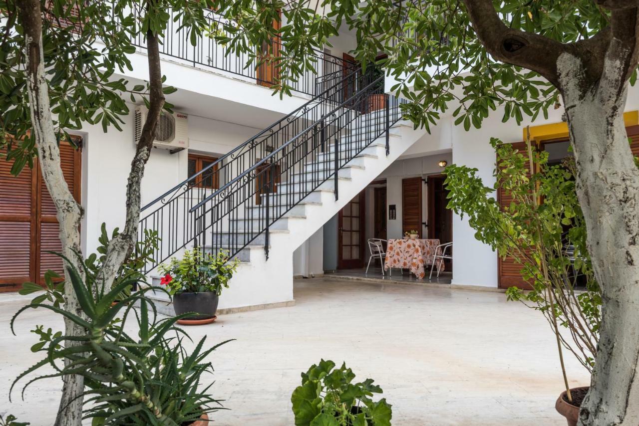 Areti Apartments Poros  Eksteriør billede