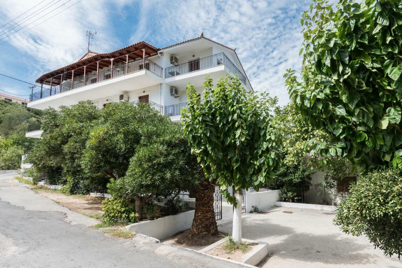 Areti Apartments Poros  Eksteriør billede