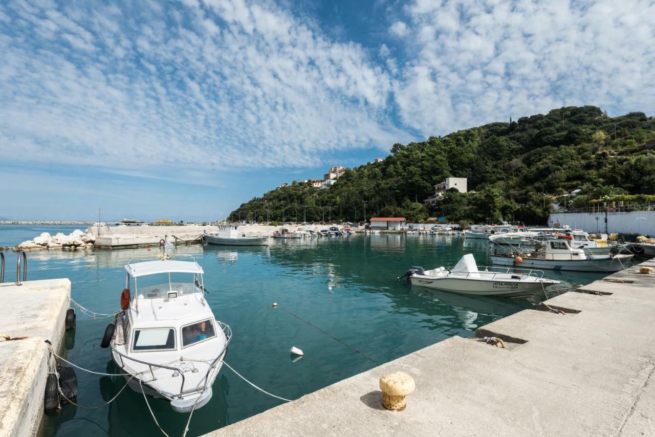 Areti Apartments Poros  Eksteriør billede