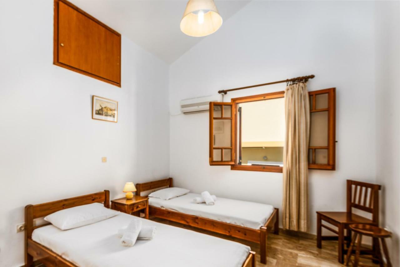 Areti Apartments Poros  Eksteriør billede