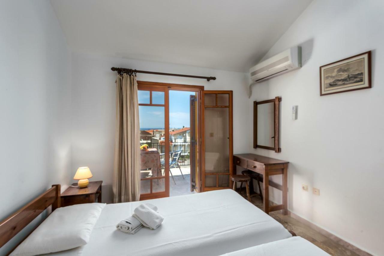 Areti Apartments Poros  Eksteriør billede