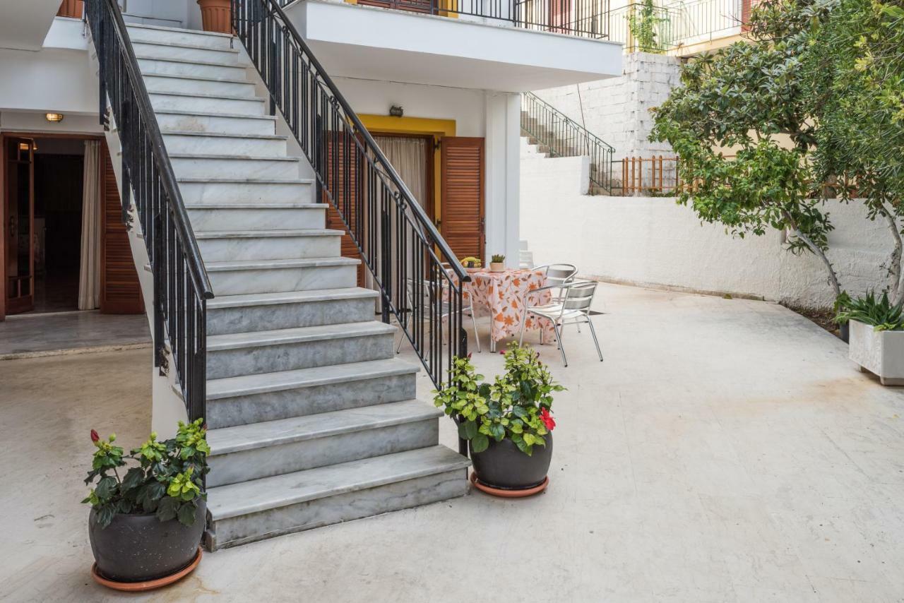 Areti Apartments Poros  Eksteriør billede