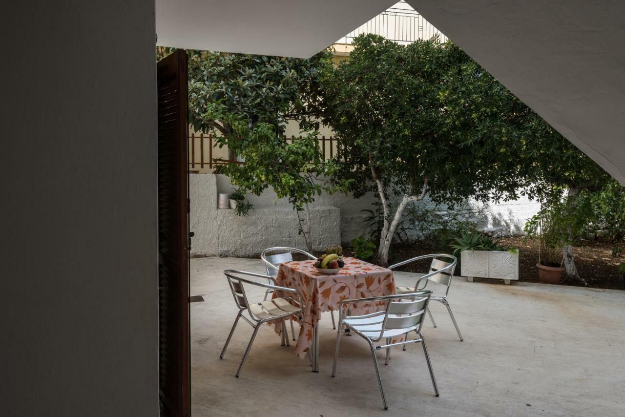 Areti Apartments Poros  Eksteriør billede