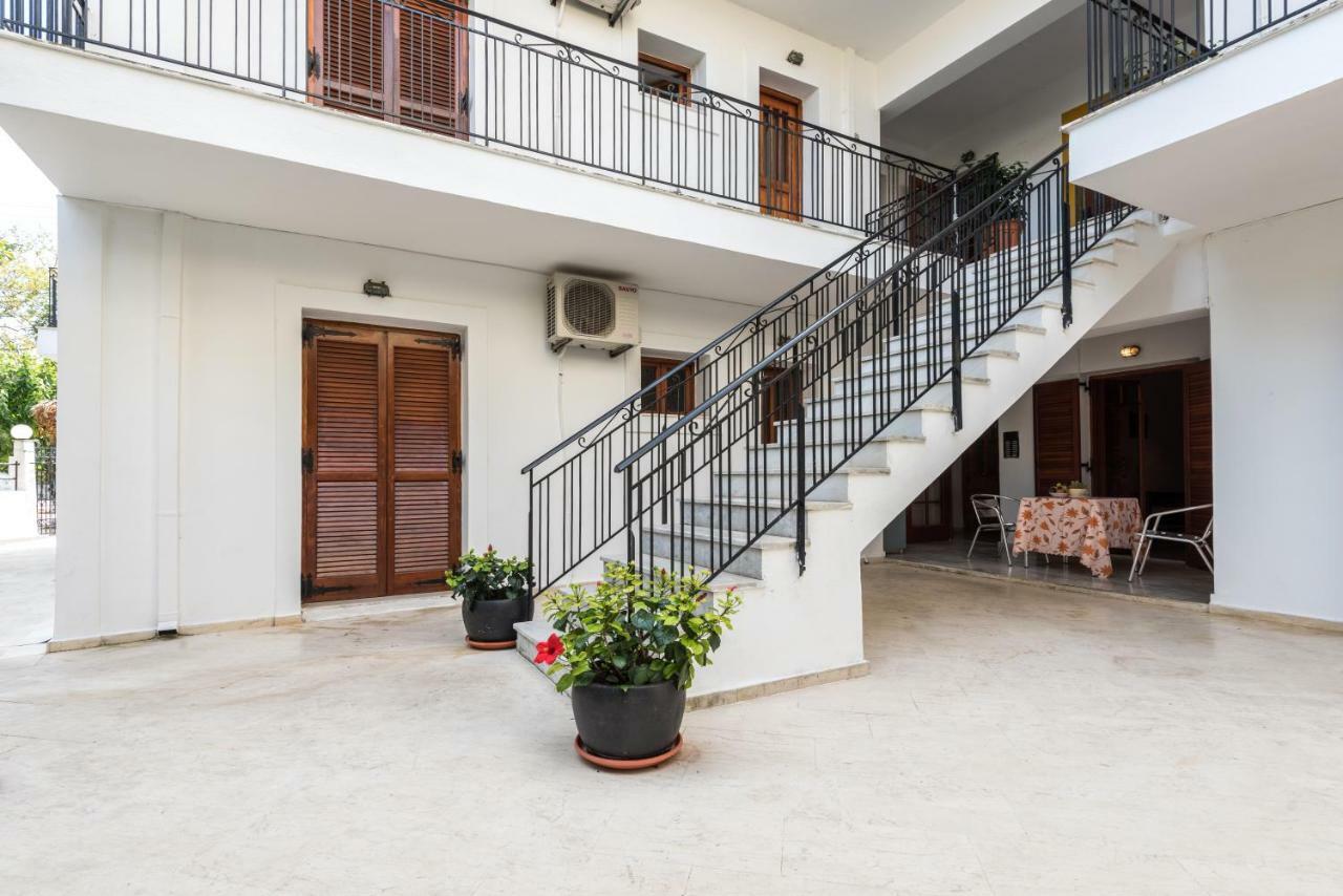 Areti Apartments Poros  Eksteriør billede
